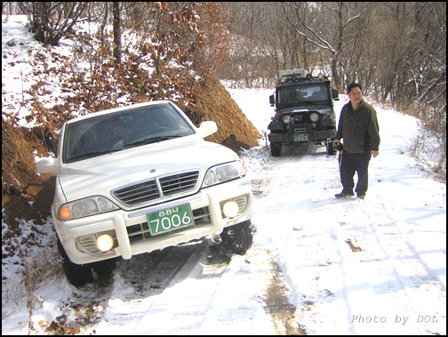 2006.1월 경기도 앵자산 눈길. 순정상태 그대로 참 바쁘게 돌아다녔다. 앵자산 오르는 길에 눈길에 미끄러지며 